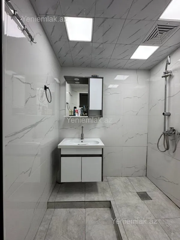 Satılır 4 otaqlı köhnə tikili 80 m²