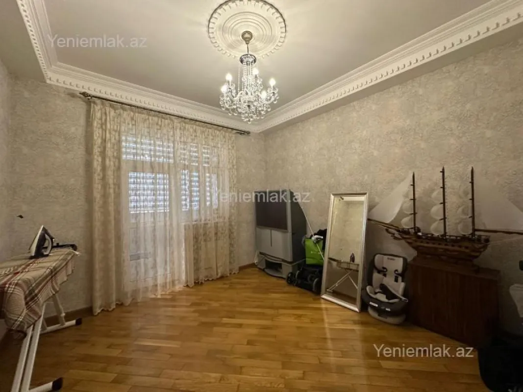 Satılır 4 otaqlı yeni tikili 160 m²