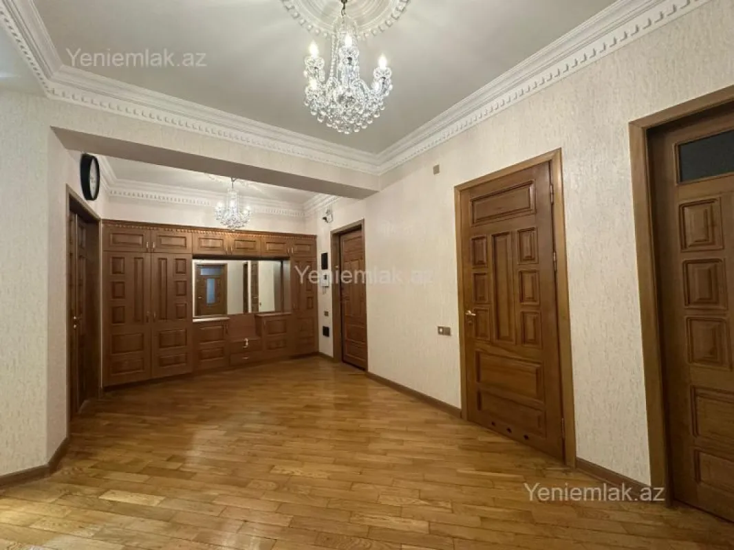 Satılır 4 otaqlı yeni tikili 160 m²