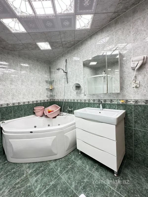 Satılır 4 otaqlı yeni tikili 160 m²