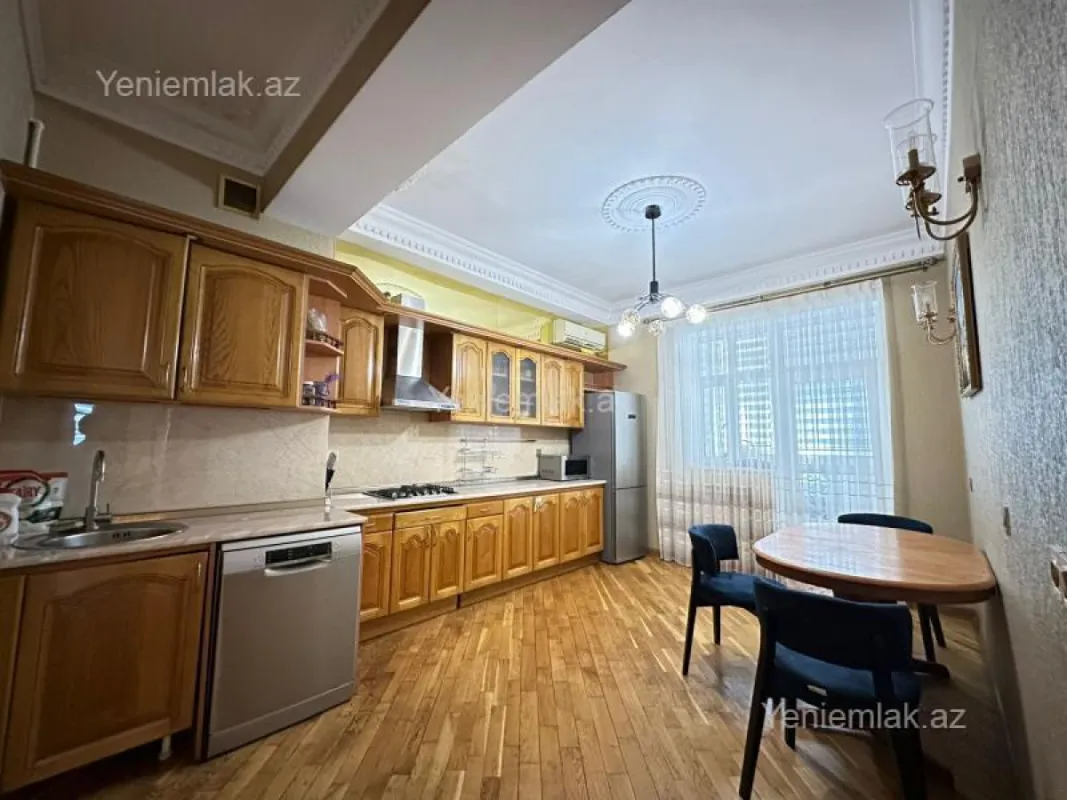 Satılır 4 otaqlı yeni tikili 160 m²