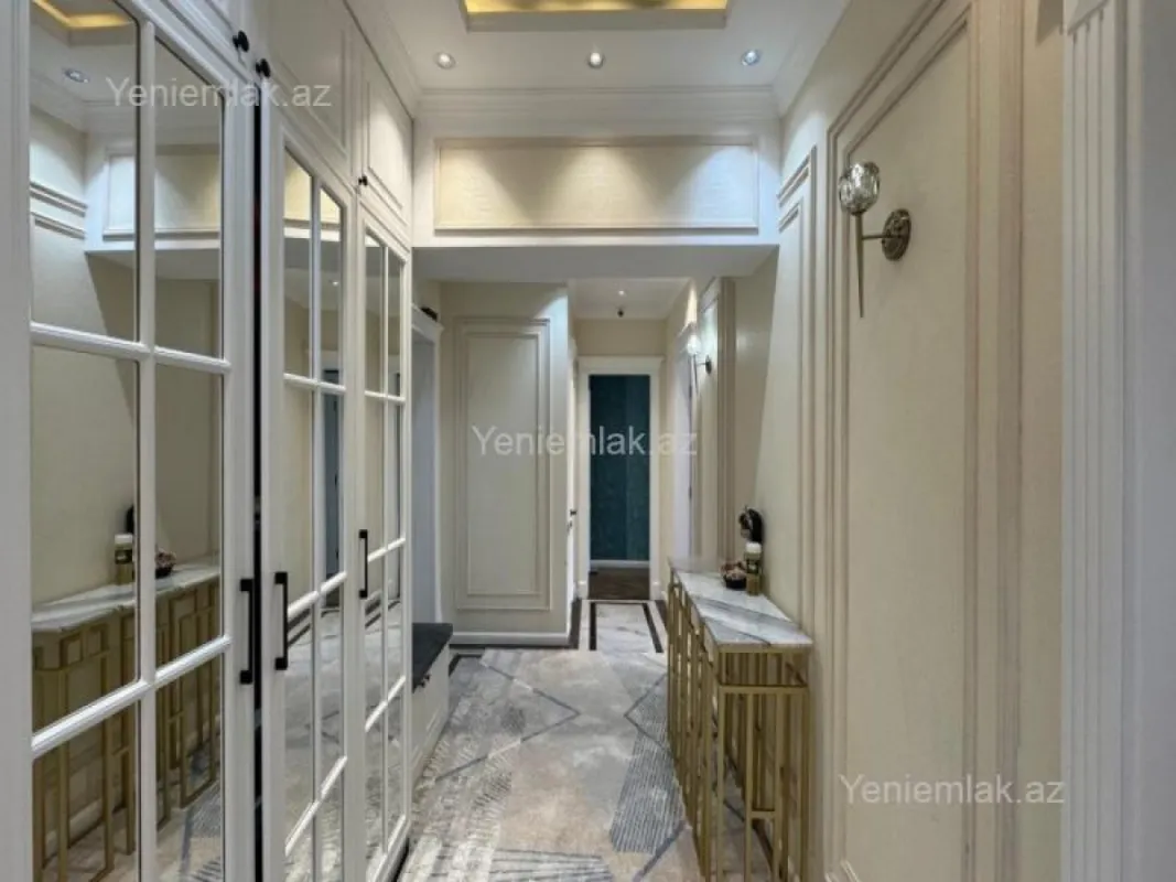 Satılır 3 otaqlı yeni tikili 132 m²