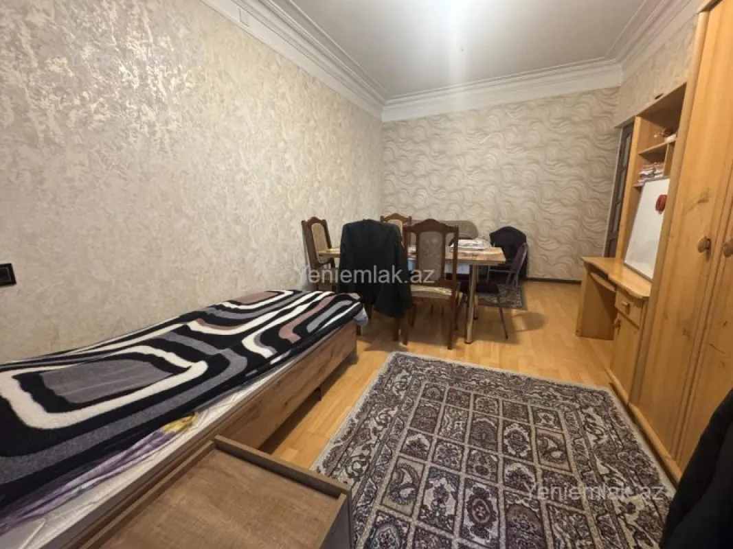 Satılır 4 otaqlı köhnə tikili 100 m²