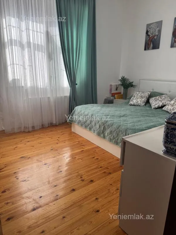 Satılır 7 otaqlı həyət evi 250 m²