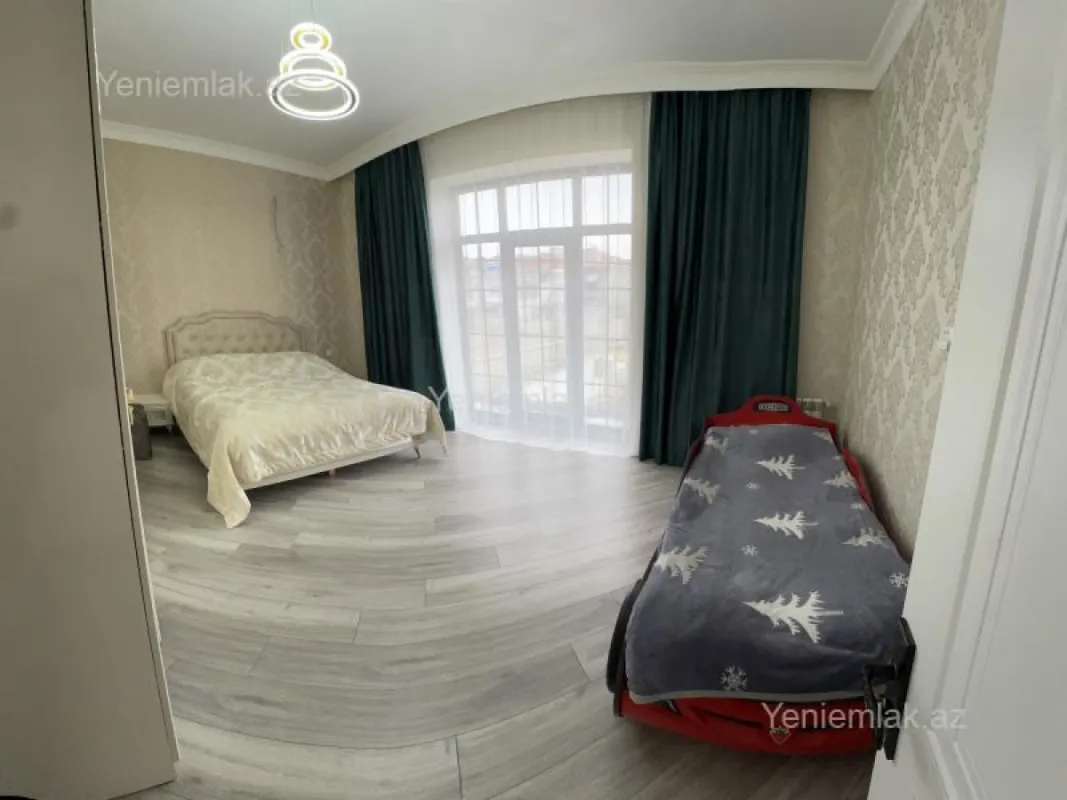 Satılır 6 otaqlı həyət evi 220 m²