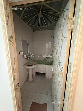 Satılır 4 otaqlı köhnə tikili 117 m²