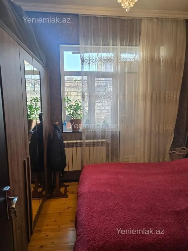 Satılır 2 otaqlı köhnə tikili 64 m²