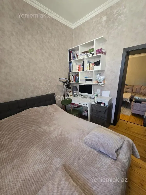 Satılır 2 otaqlı köhnə tikili 64 m²
