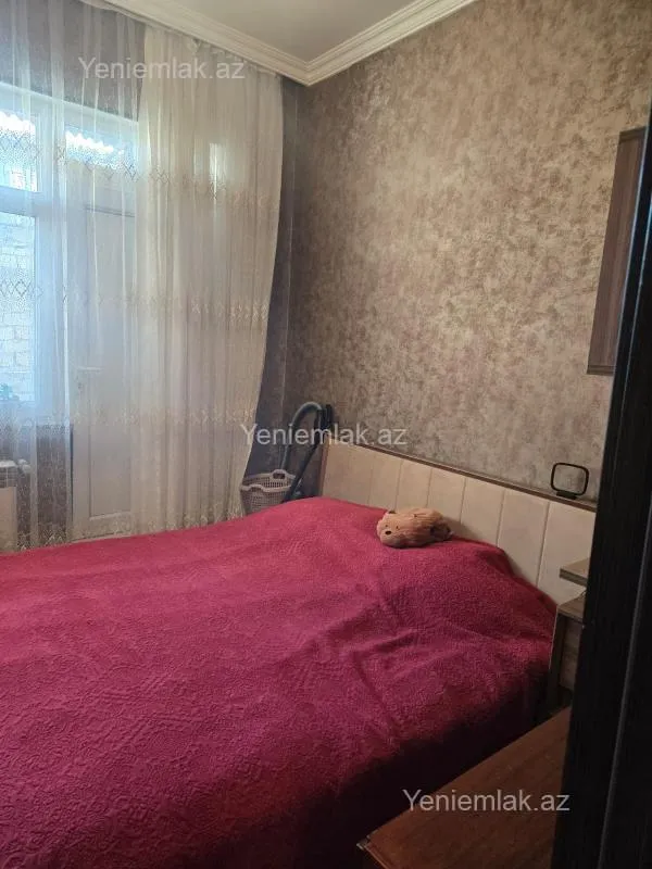 Satılır 2 otaqlı köhnə tikili 64 m²