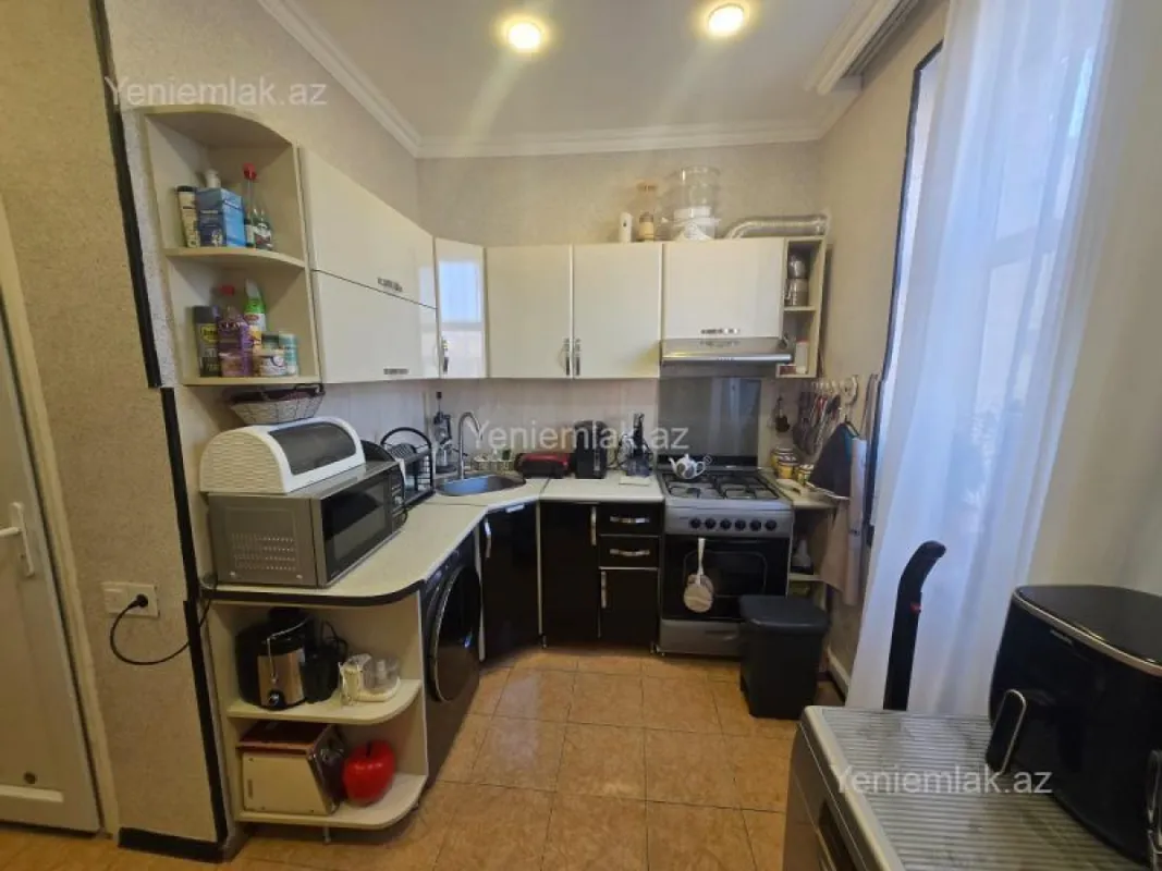 Satılır 2 otaqlı köhnə tikili 64 m²