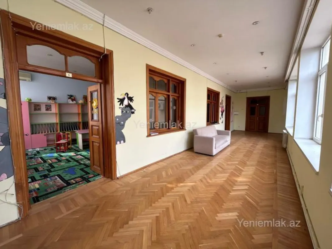 Satılır 15 otaqlı obyekt 600 m²