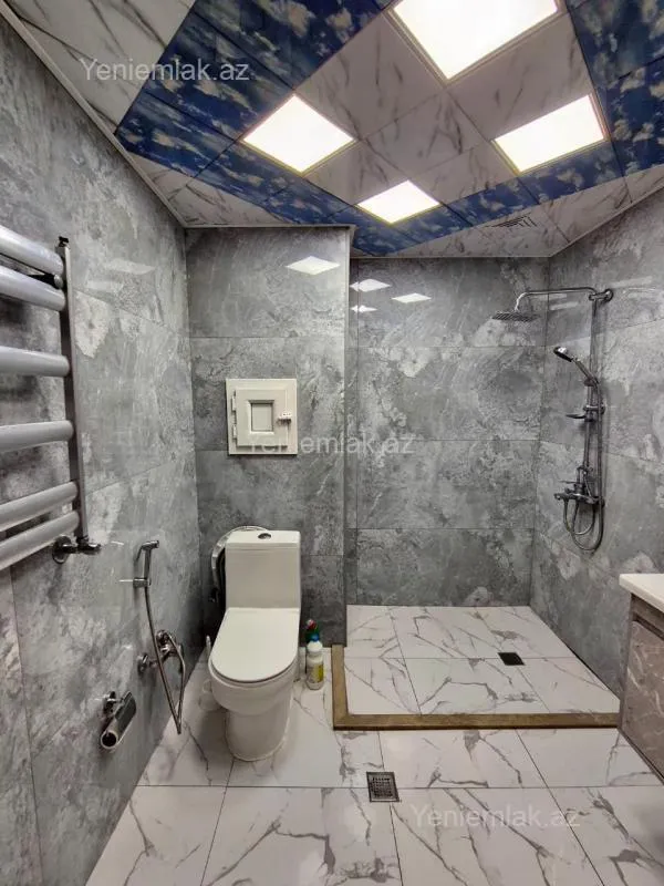 Satılır 2 otaqlı köhnə tikili 60 m²