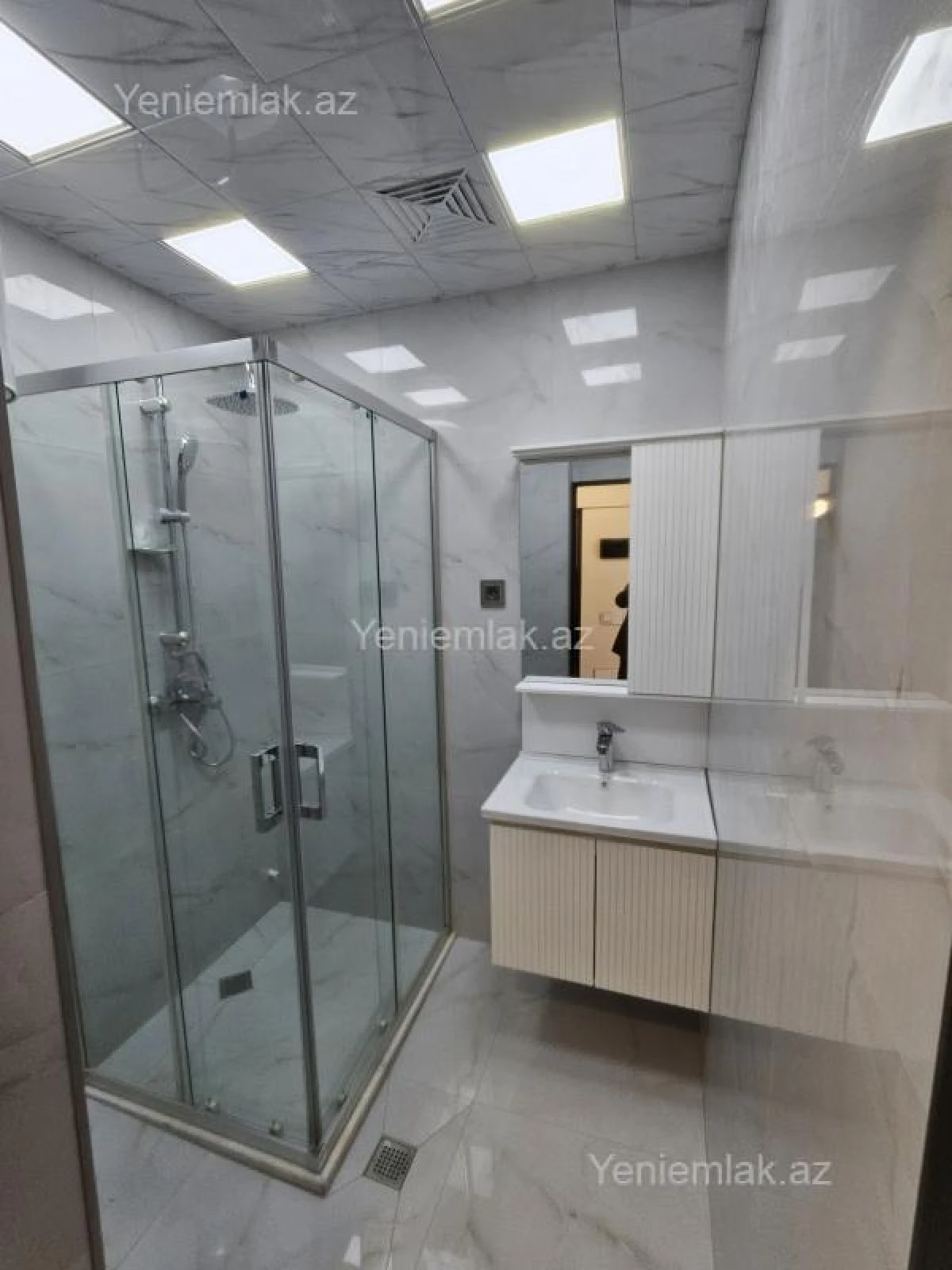 Satılır 2 otaqlı köhnə tikili 60 m²