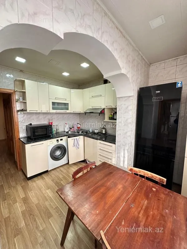 Satılır 5 otaqlı köhnə tikili 110 m²