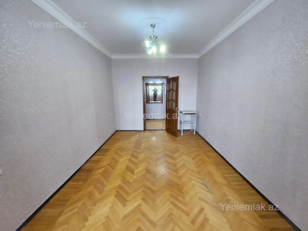 Satılır 2 otaqlı köhnə tikili 60 m²