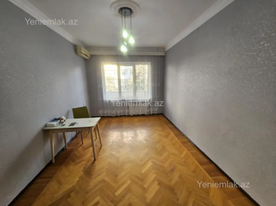 Satılır 2 otaqlı köhnə tikili 60 m²