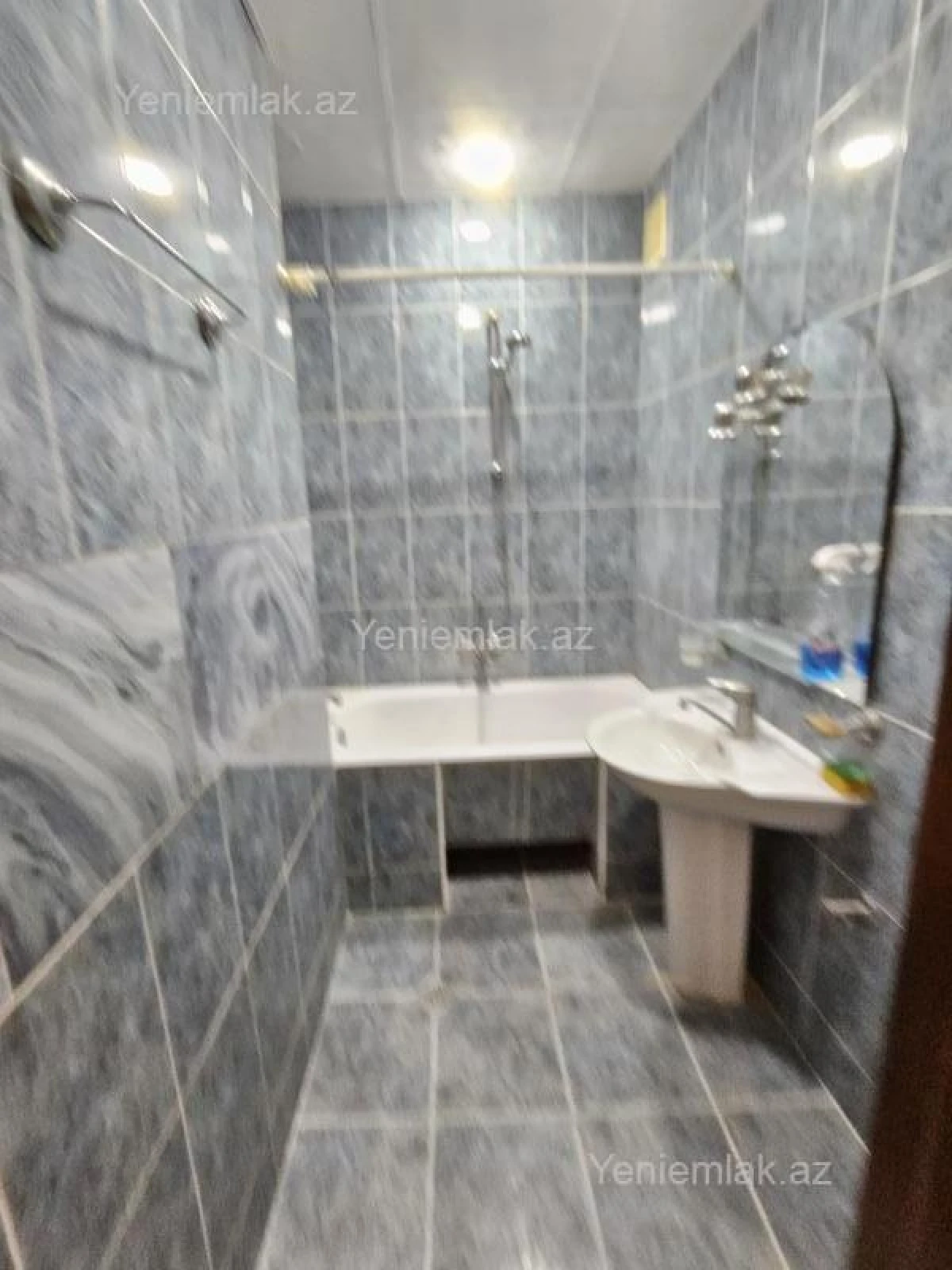 Satılır 2 otaqlı köhnə tikili 60 m²
