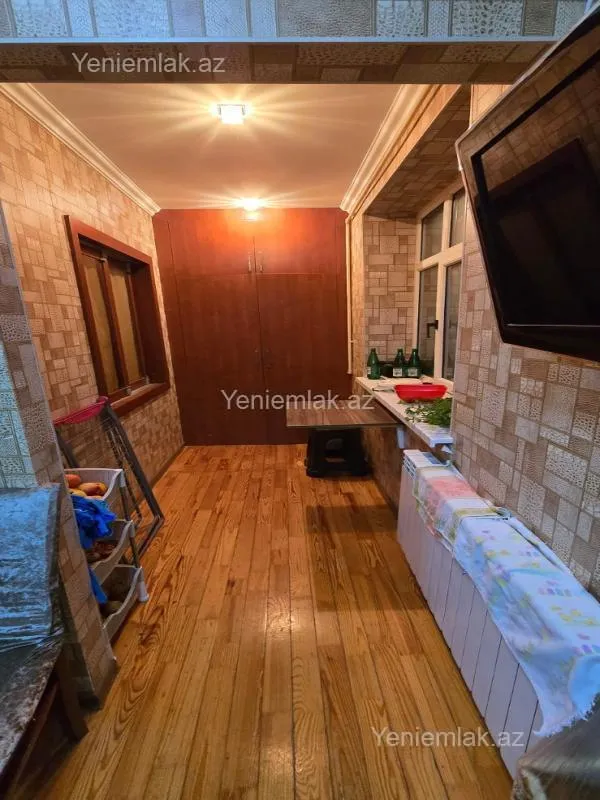 Satılır 5 otaqlı köhnə tikili 100 m²