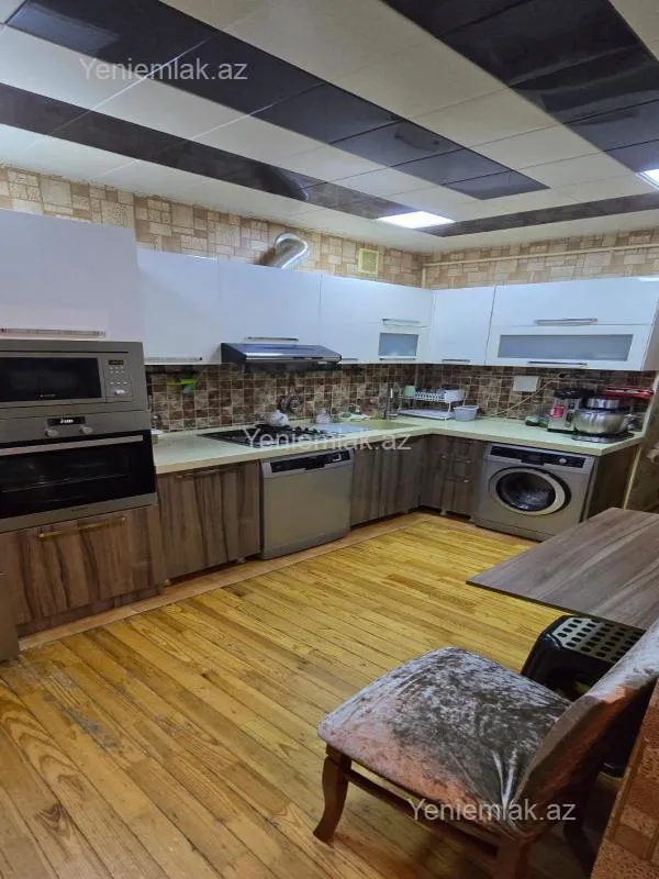 Satılır 5 otaqlı köhnə tikili 100 m²