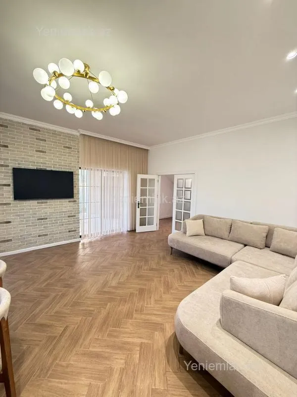 Satılır 4 otaqlı həyət evi 220 m²