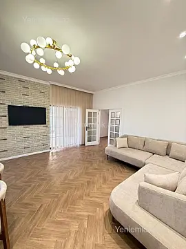 Satılır 4 otaqlı həyət evi 220 m²
