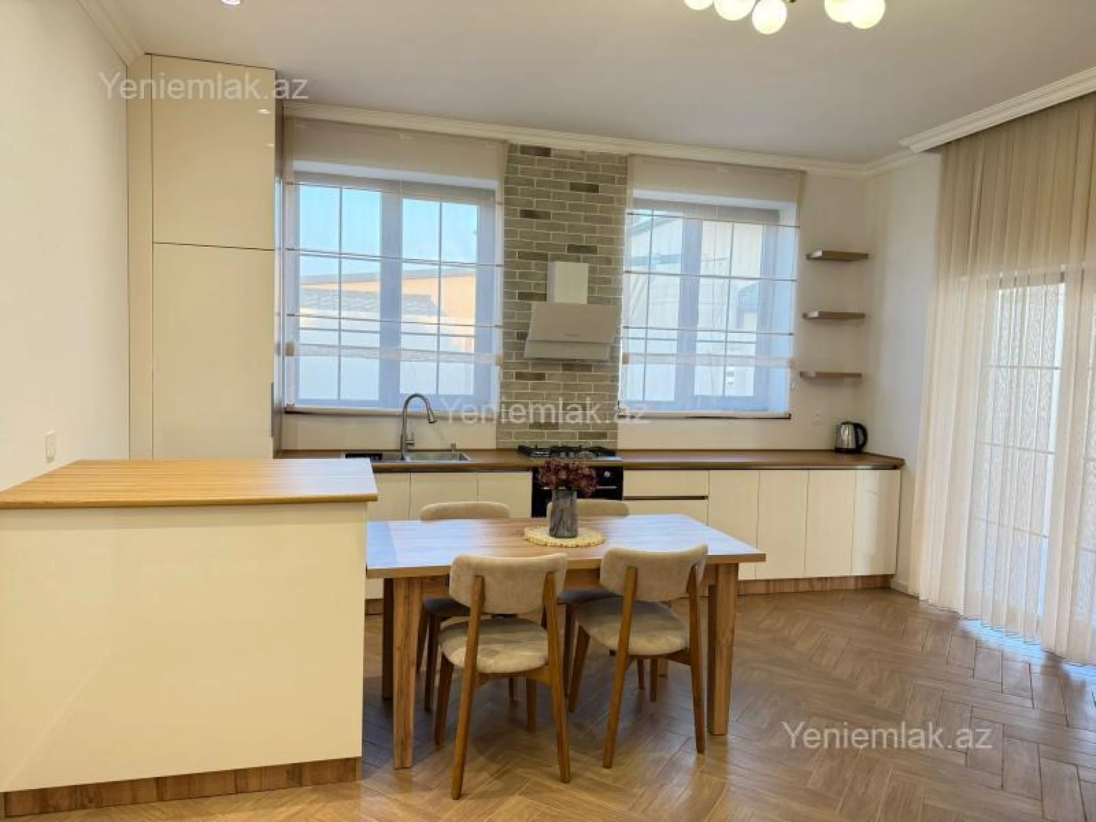 Satılır 4 otaqlı həyət evi 220 m²