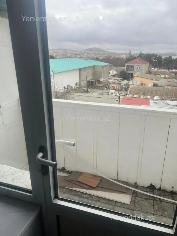 Satılır 4 otaqlı köhnə tikili 90 m²