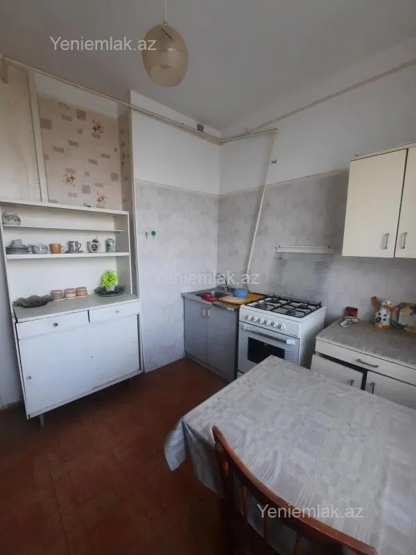 Satılır 2 otaqlı köhnə tikili 60 m²