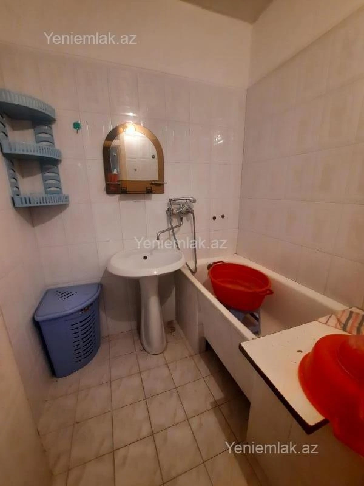 Satılır 2 otaqlı köhnə tikili 60 m²