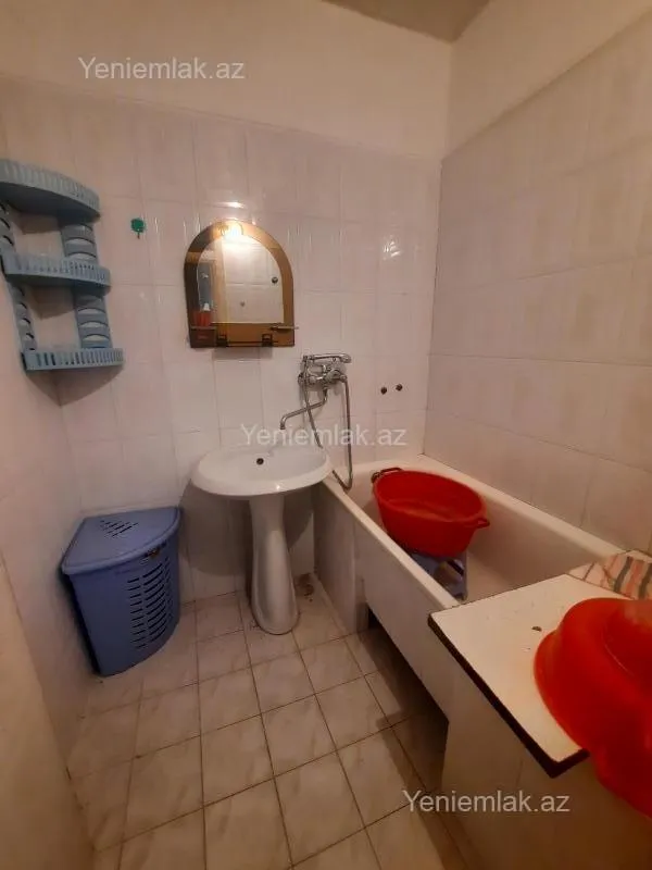 Satılır 2 otaqlı köhnə tikili 60 m²