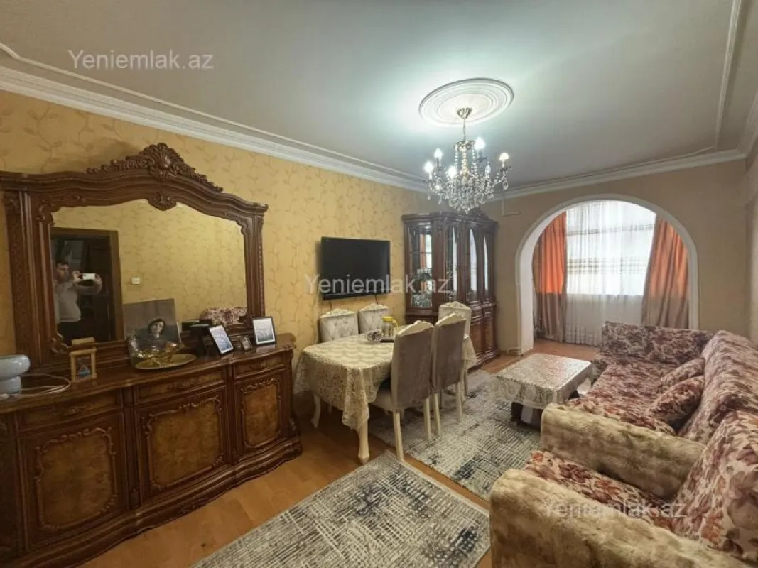 Satılır 4 otaqlı köhnə tikili 80 m²