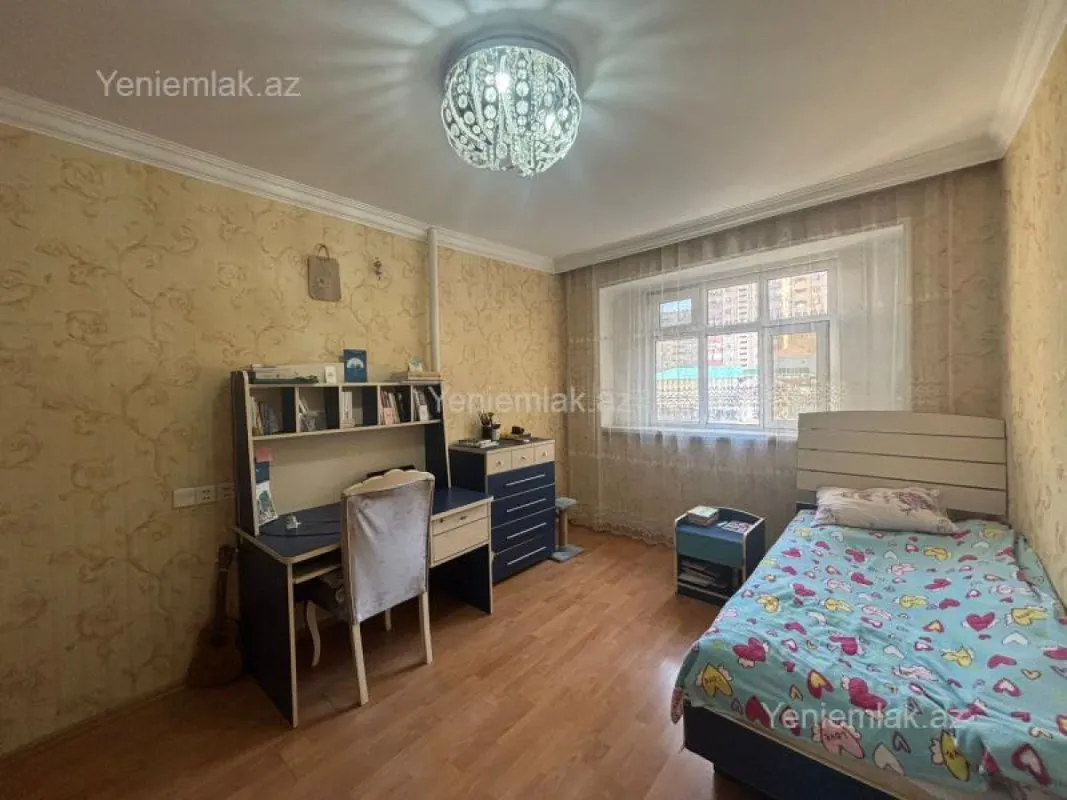 Satılır 4 otaqlı köhnə tikili 80 m²