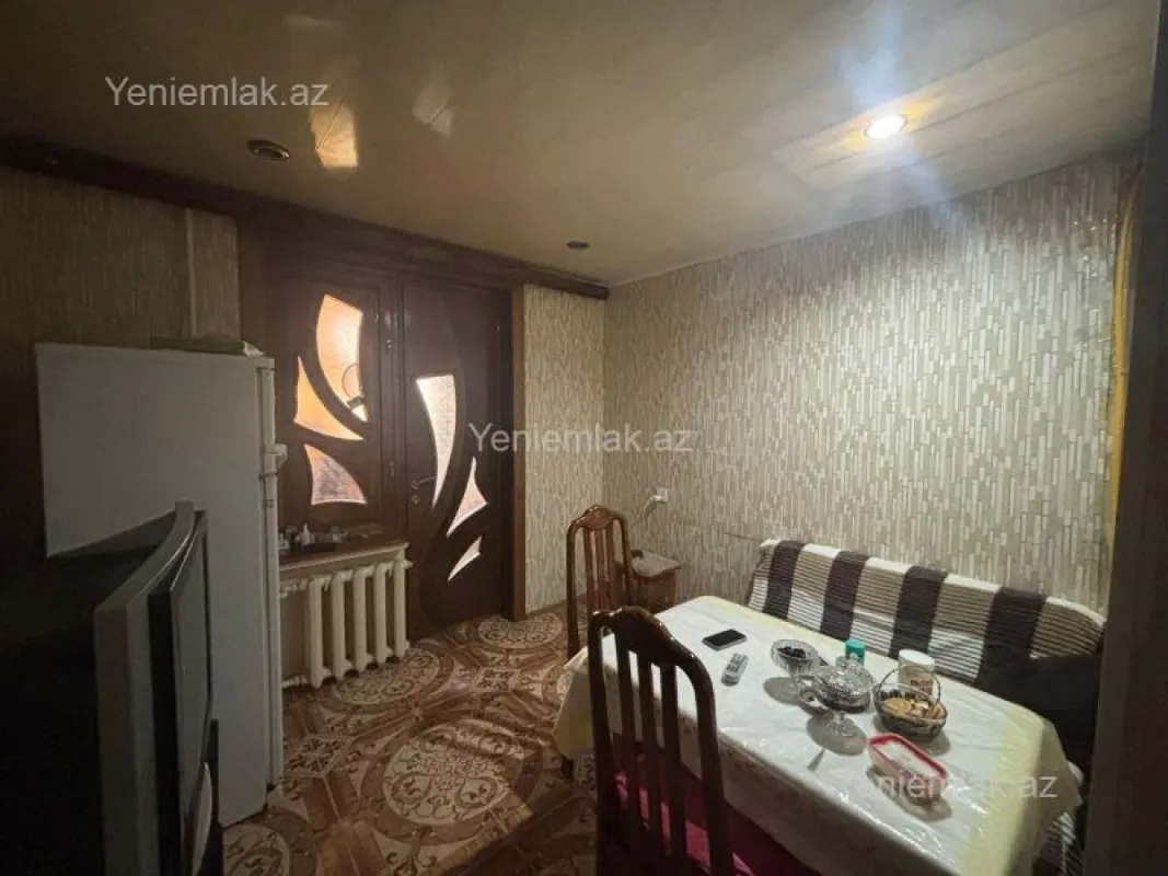 Satılır 4 otaqlı köhnə tikili 80 m²