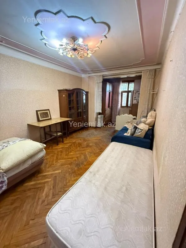 Satılır 1 otaqlı köhnə tikili 37 m²