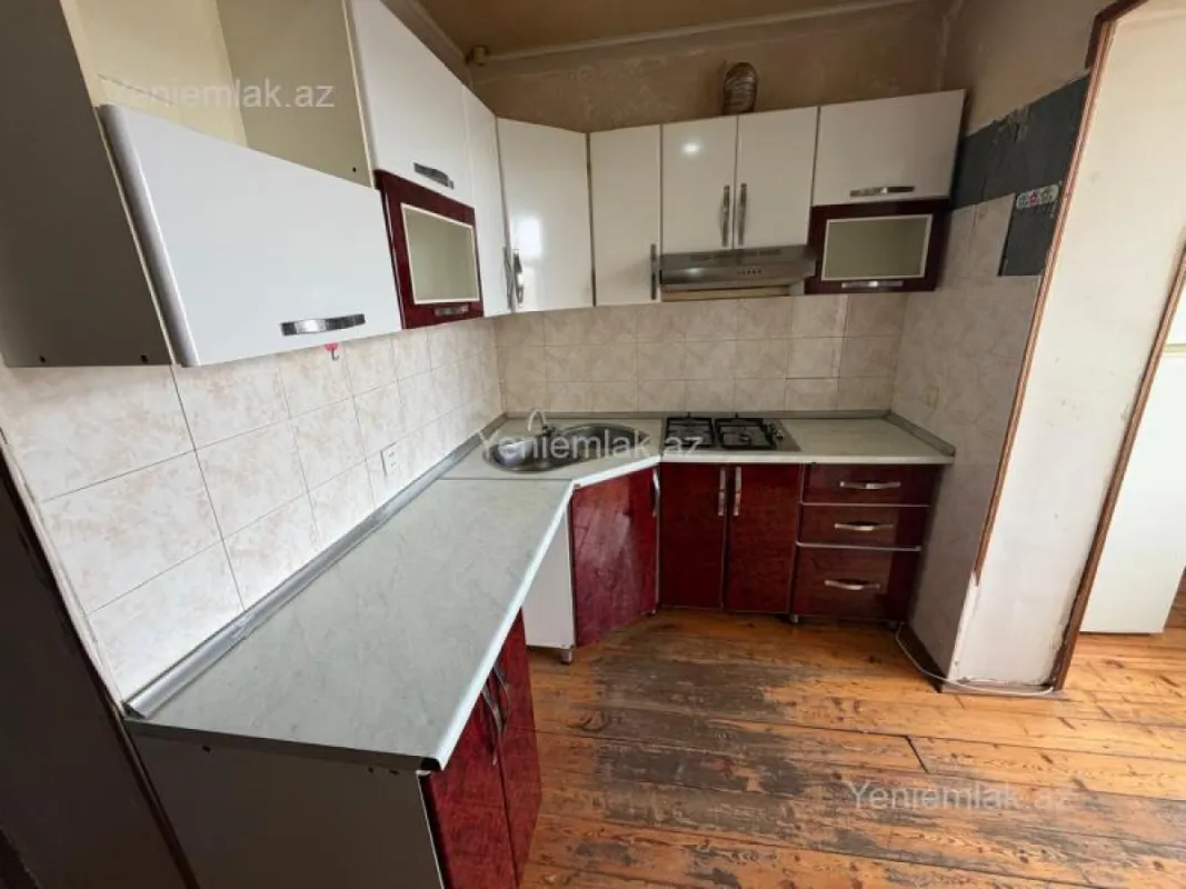 Satılır 3 otaqlı köhnə tikili 75 m²
