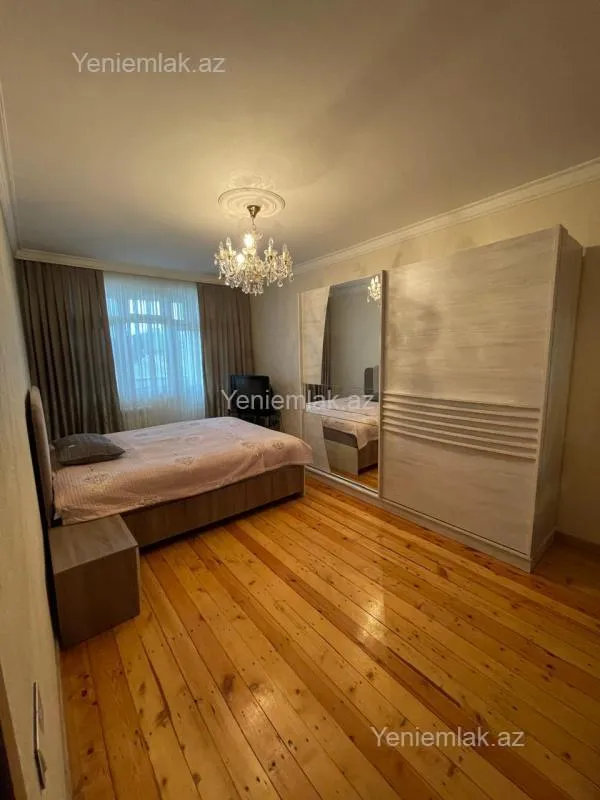 Satılır 5 otaqlı köhnə tikili 120000 m²