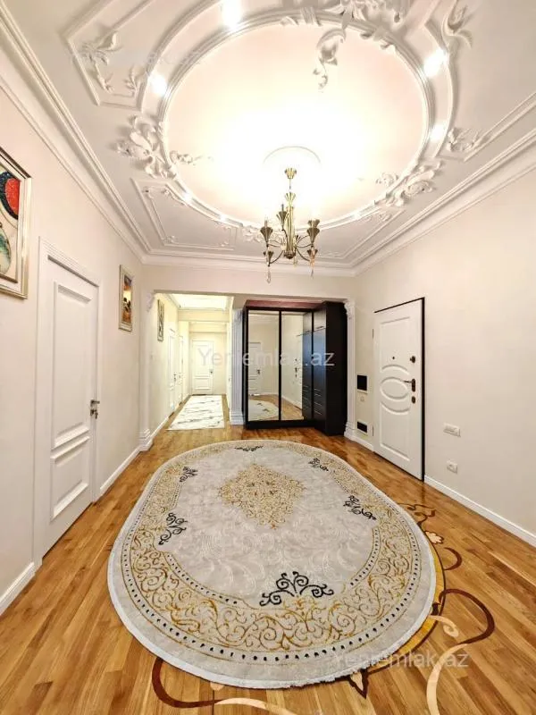 Satılır 4 otaqlı yeni tikili 225 m²