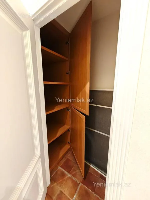Satılır 4 otaqlı yeni tikili 225 m²