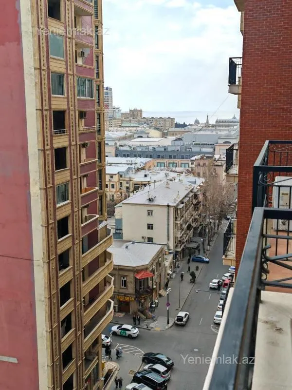 Satılır 4 otaqlı yeni tikili 225 m²