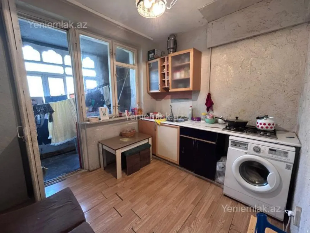 Satılır 3 otaqlı köhnə tikili 80 m²