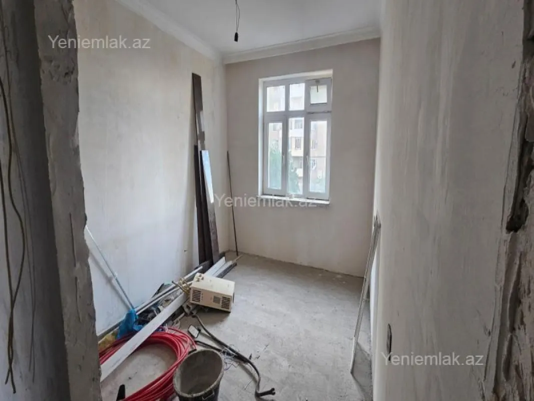 Satılır 5 otaqlı köhnə tikili 90 m²