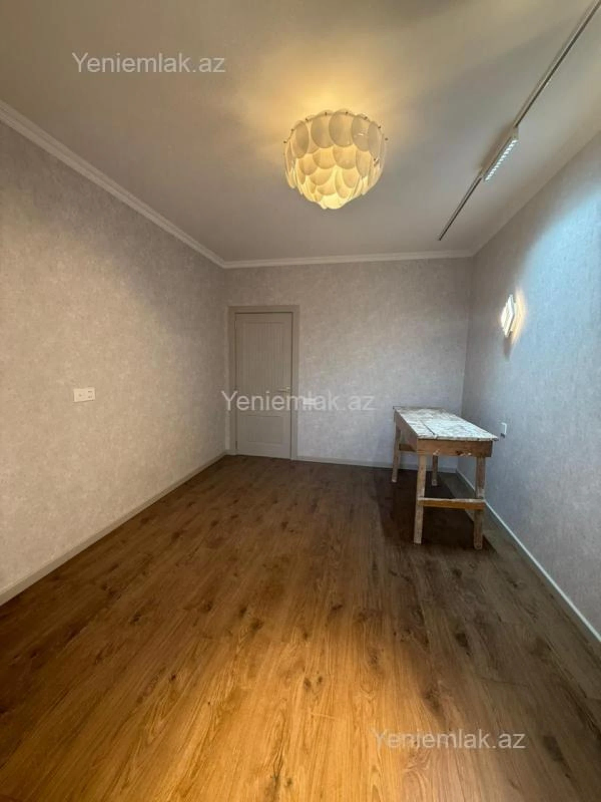 Satılır 2 otaqlı köhnə tikili 55 m²