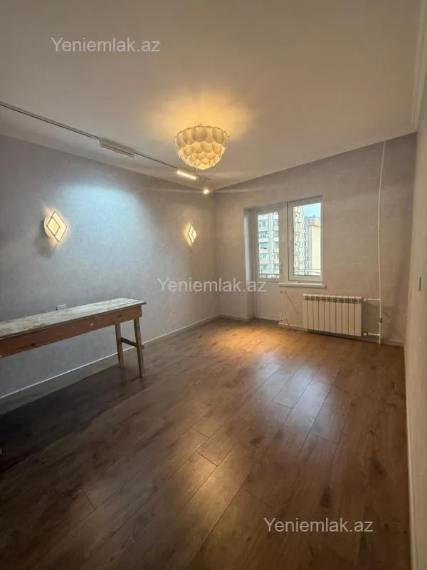Satılır 2 otaqlı köhnə tikili 55 m²