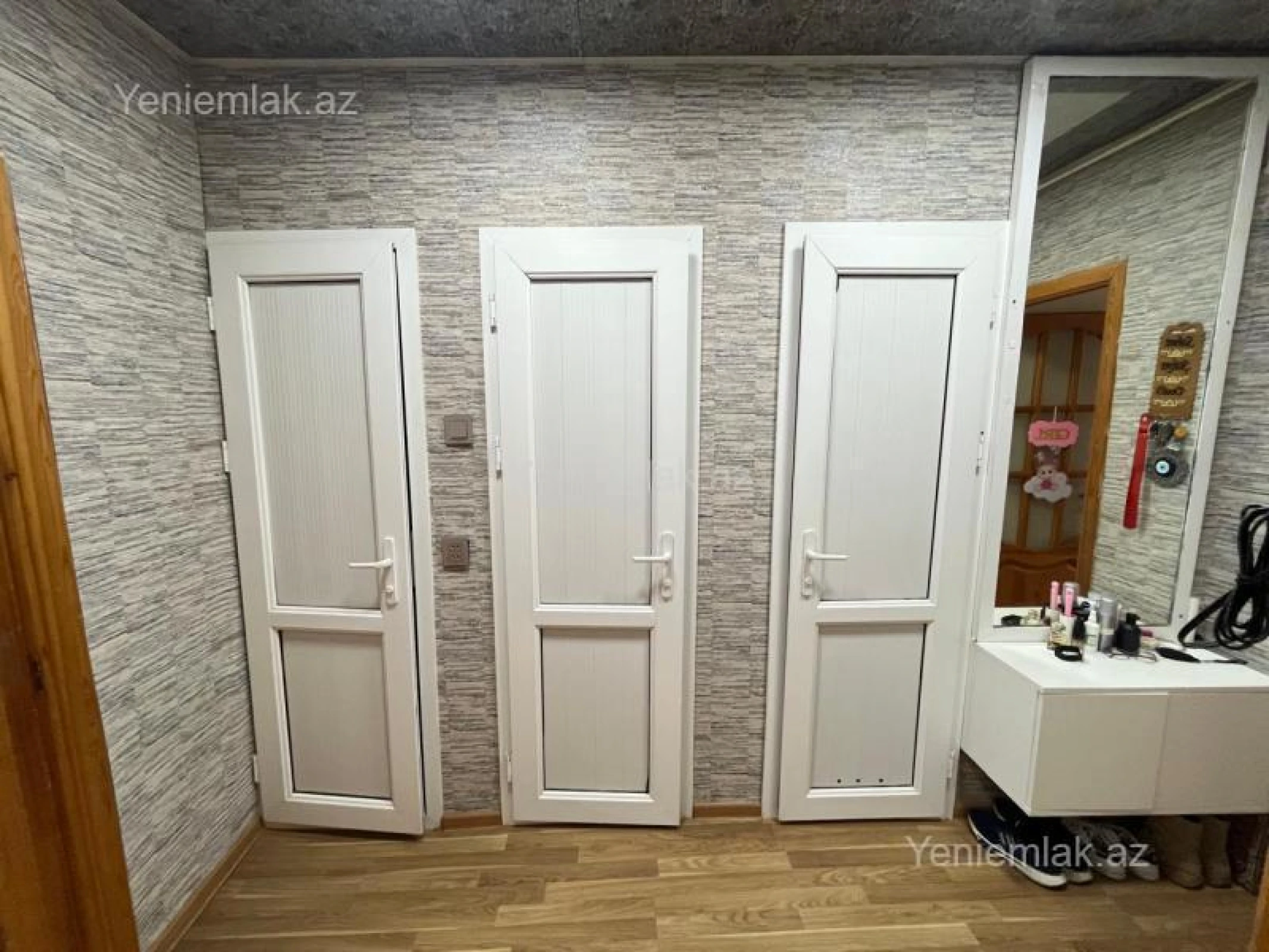 Satılır 2 otaqlı köhnə tikili 60 m²