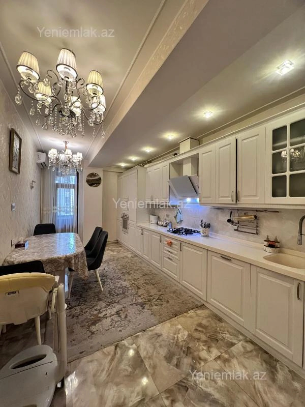 Satılır 4 otaqlı yeni tikili 185 m²
