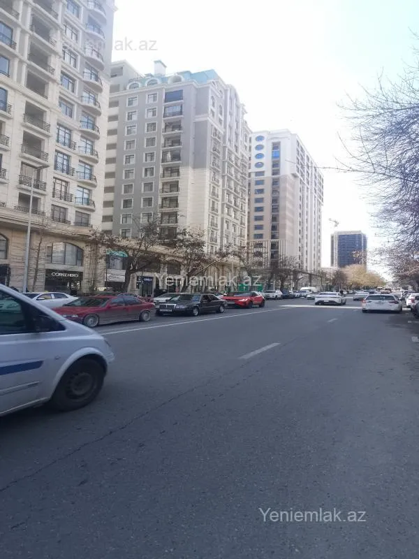 Satılır 4 otaqlı yeni tikili 185 m²