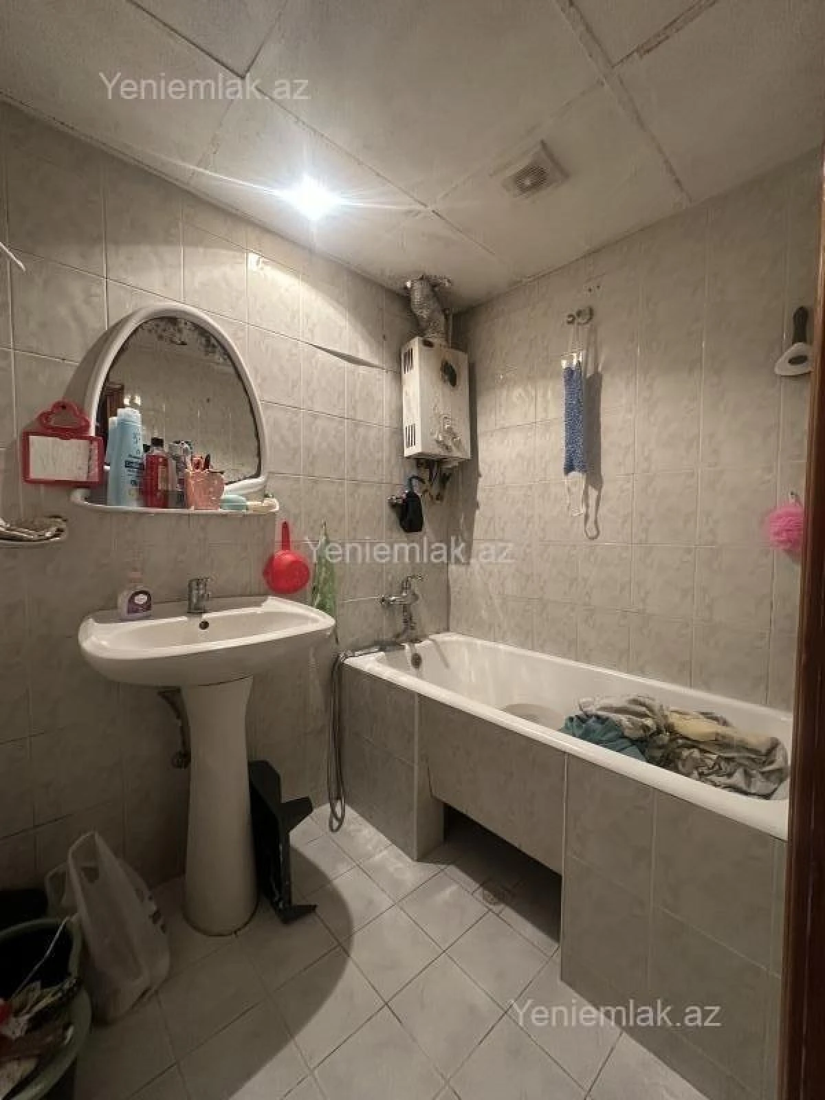 Satılır 2 otaqlı köhnə tikili 65 m²
