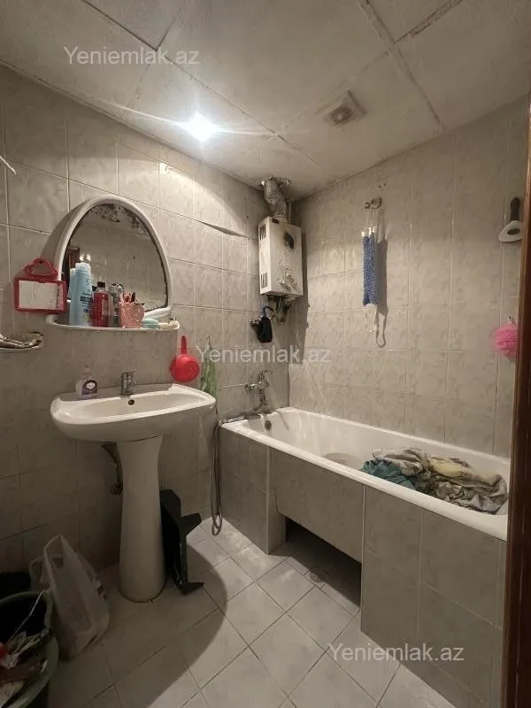 Satılır 2 otaqlı köhnə tikili 65 m²