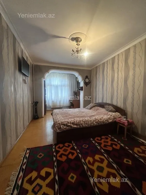 Satılır 2 otaqlı köhnə tikili 65 m²