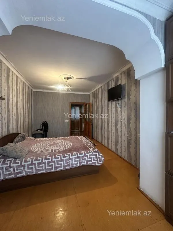 Satılır 2 otaqlı köhnə tikili 65 m²